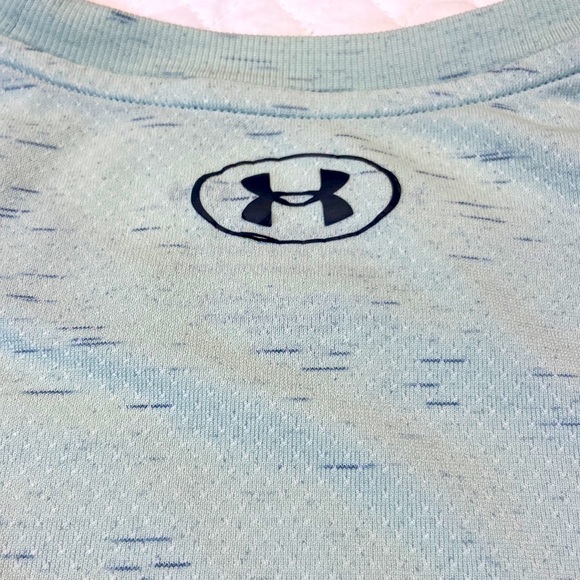 Under Armour. The Seamless Tee. Performance Wear. Light Green with Gray. - Picture 6 of 9